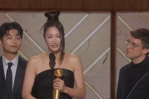 EJAE rompe en llanto al ganar el Globo de Oro por “Golden”, tema de KPop Demon Hunters