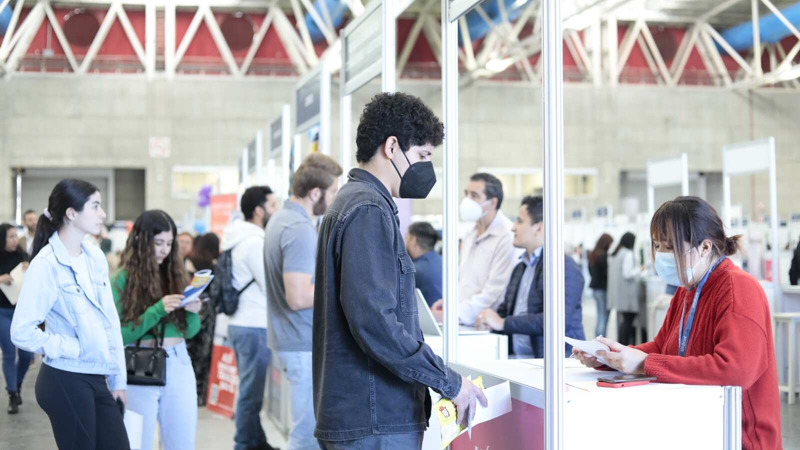 México requiere 1.2 millones de empleos anuales, para garantizar la integración de los jóvenes a la economía.