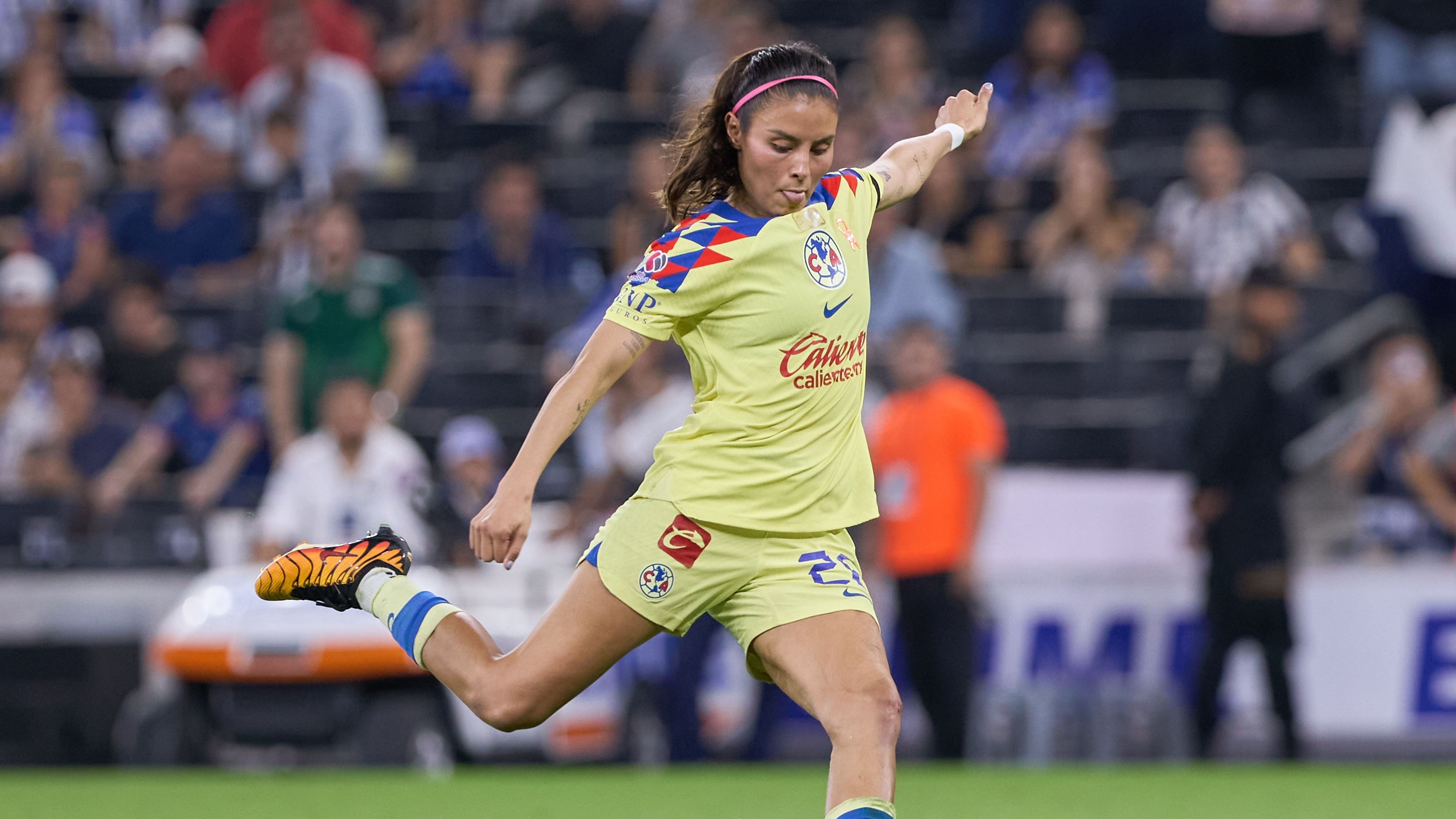 Karen Luna erró un penal en la final ante Rayadas.
