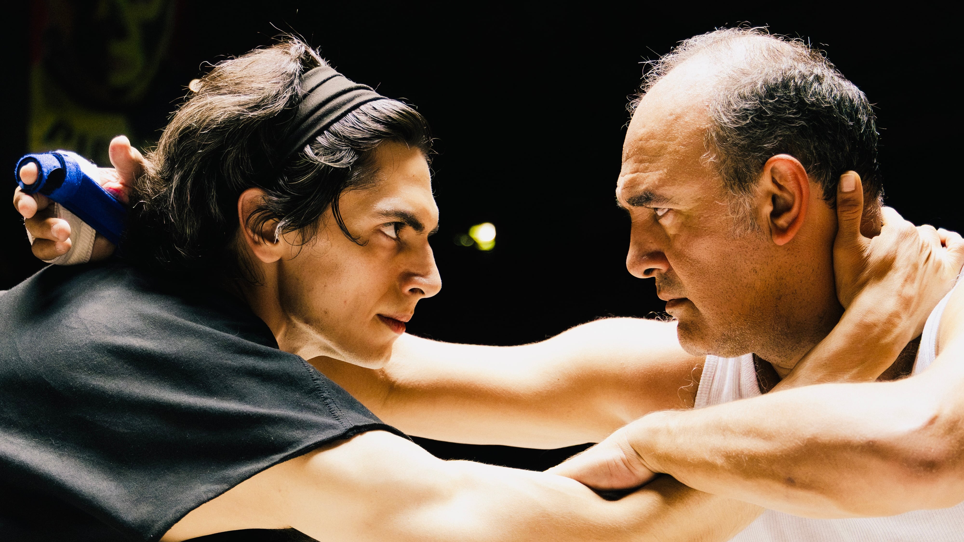 La banda presenta su más reciente sencillo y un videoclip íntimo que fusiona música, cine y lucha libre