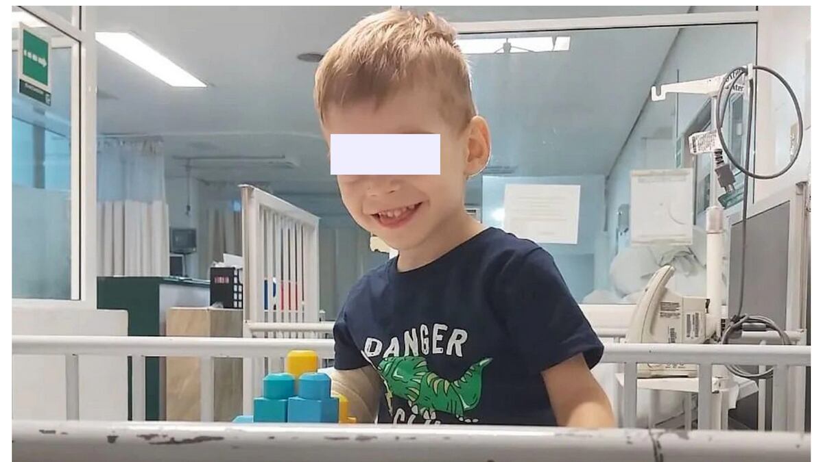 El menor sufre cáncer y será operado en Barcelona. (Especial)