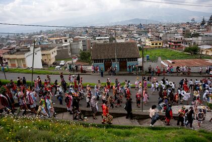 Diablos salen a la calle en Ecuador para dar la bienvenida a 2024