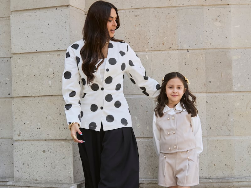 La conductora presenta junto a Shein una propuesta pensada para compartir la moda en familia, con looks versátiles ideales para cualquier ocasión y momentos inolvidables juntas