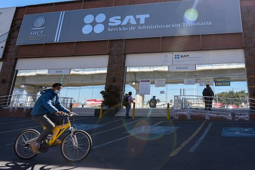 SAT quita a mexicanos más de 12 mil millones de pesos diarios