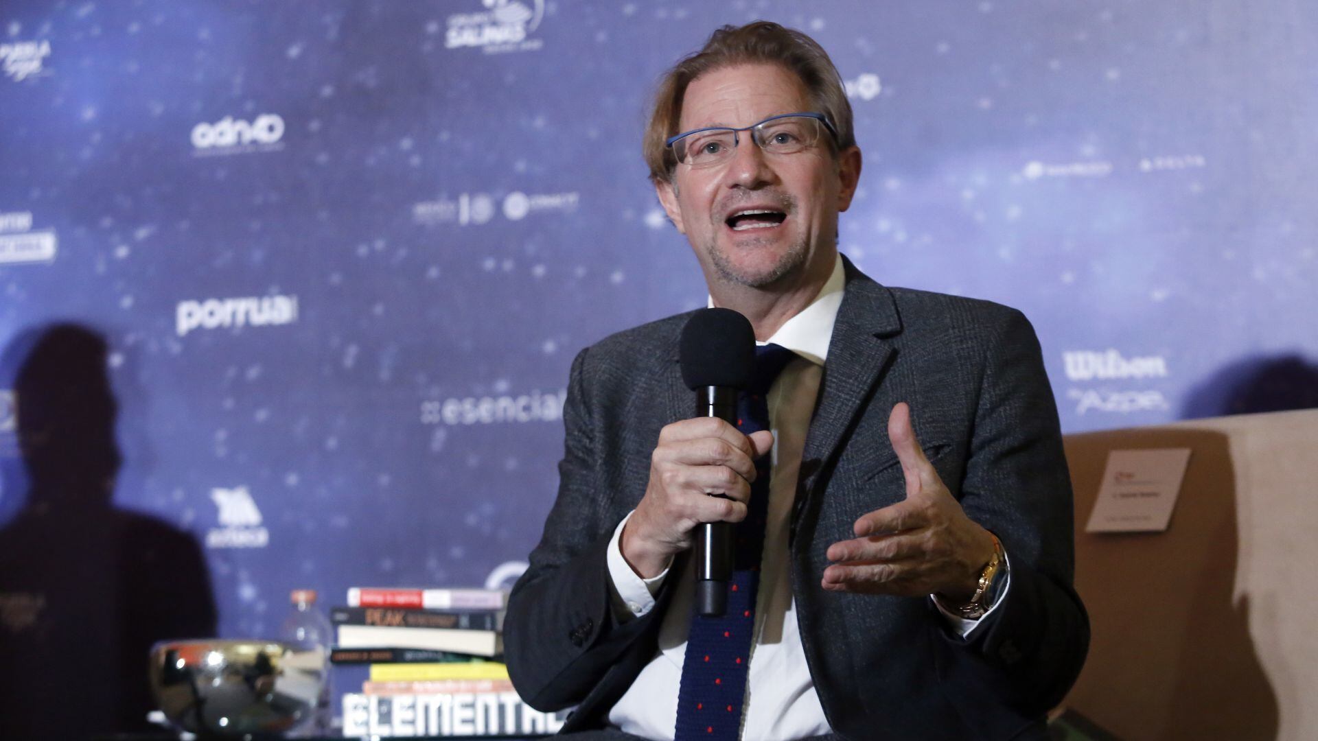 Andrés Roemer no consigue ampara contra orden de aprehensión