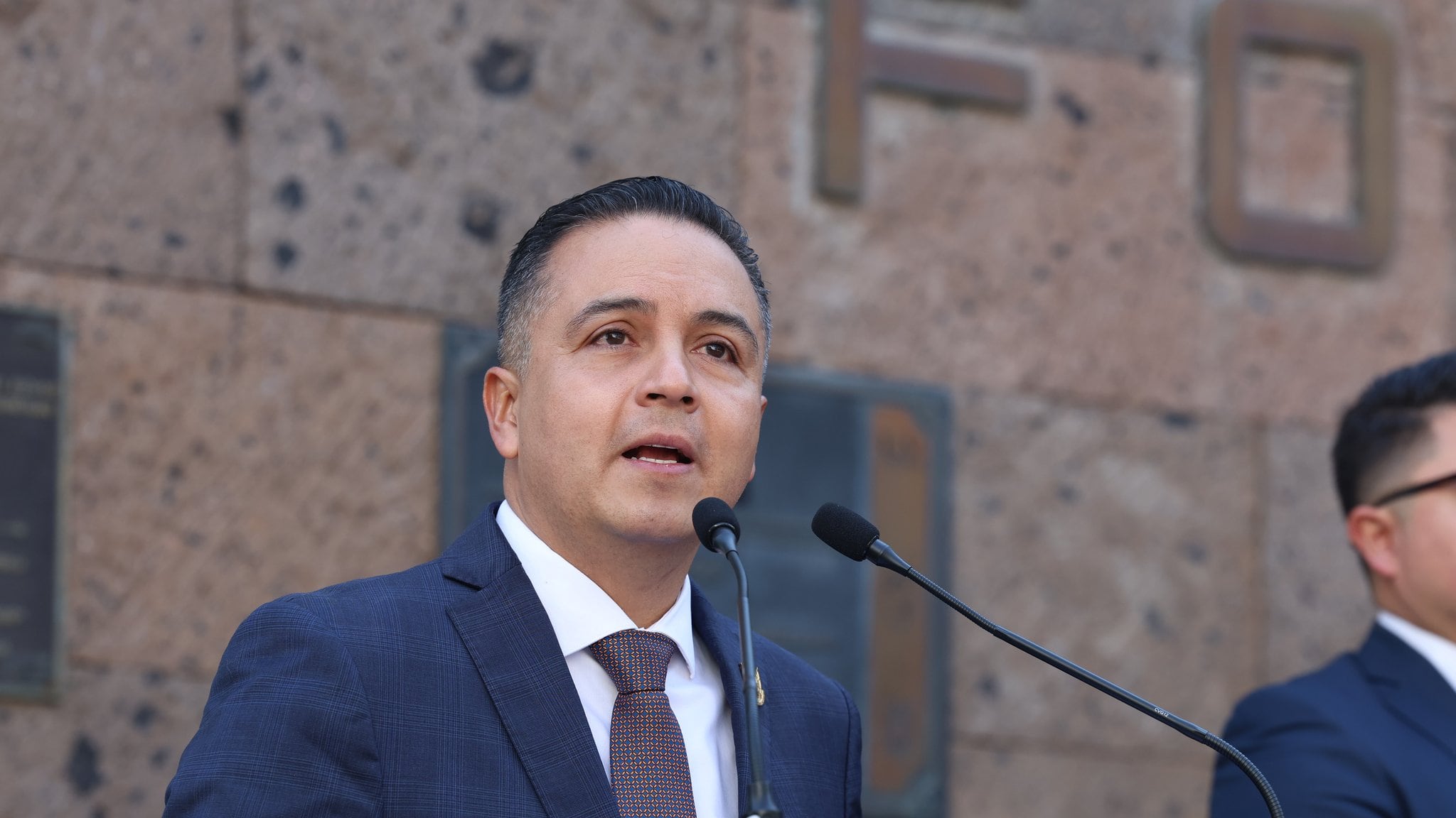 Trasladan a queretanos varados en Jalisco