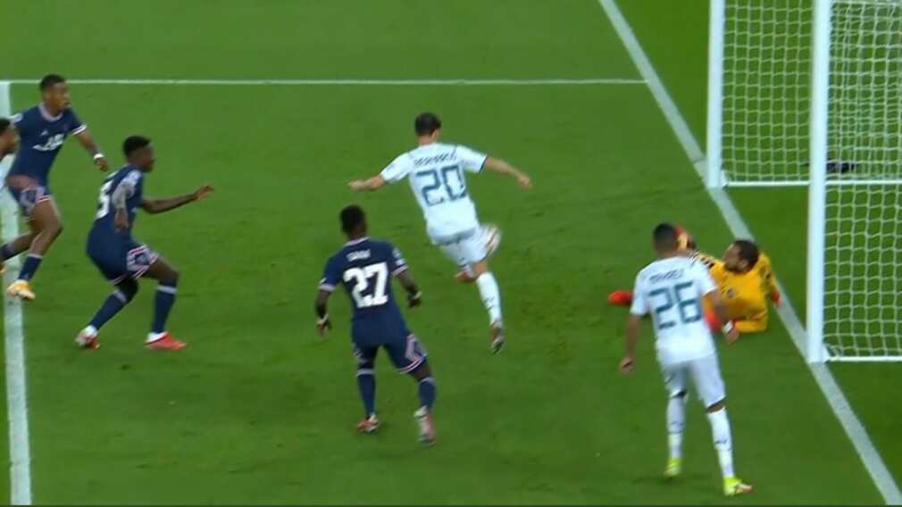 El jugador del Manchester City, Bernardo Silva, tuvo una falla increíble ante el PSG