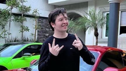 Fofo Márquez presume de sus 2 “kilos” de oro en el cuello y manos