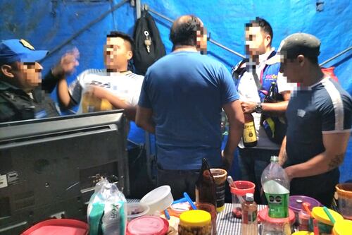 Coyoacán desmantela chelerías ilegales en tianguis y garajes de viviendas de la Carmen Serdán