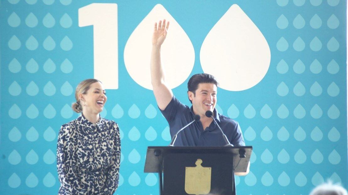 Samuel García y Mariana Rodríguez dieron a conocer los pormenores del programa a orillas de la presa de La Boca.
