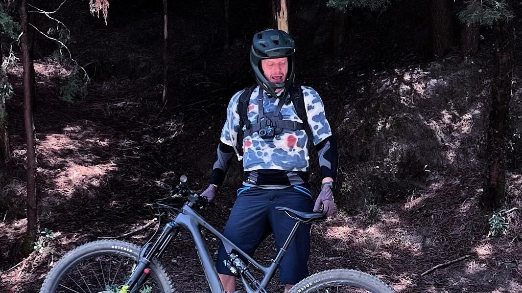 Hace algunos meses el animador tuvo un accidente que, aunque no dejo lesión grave, si produjo un poco de trauma al momento de volver a montar bicicleta