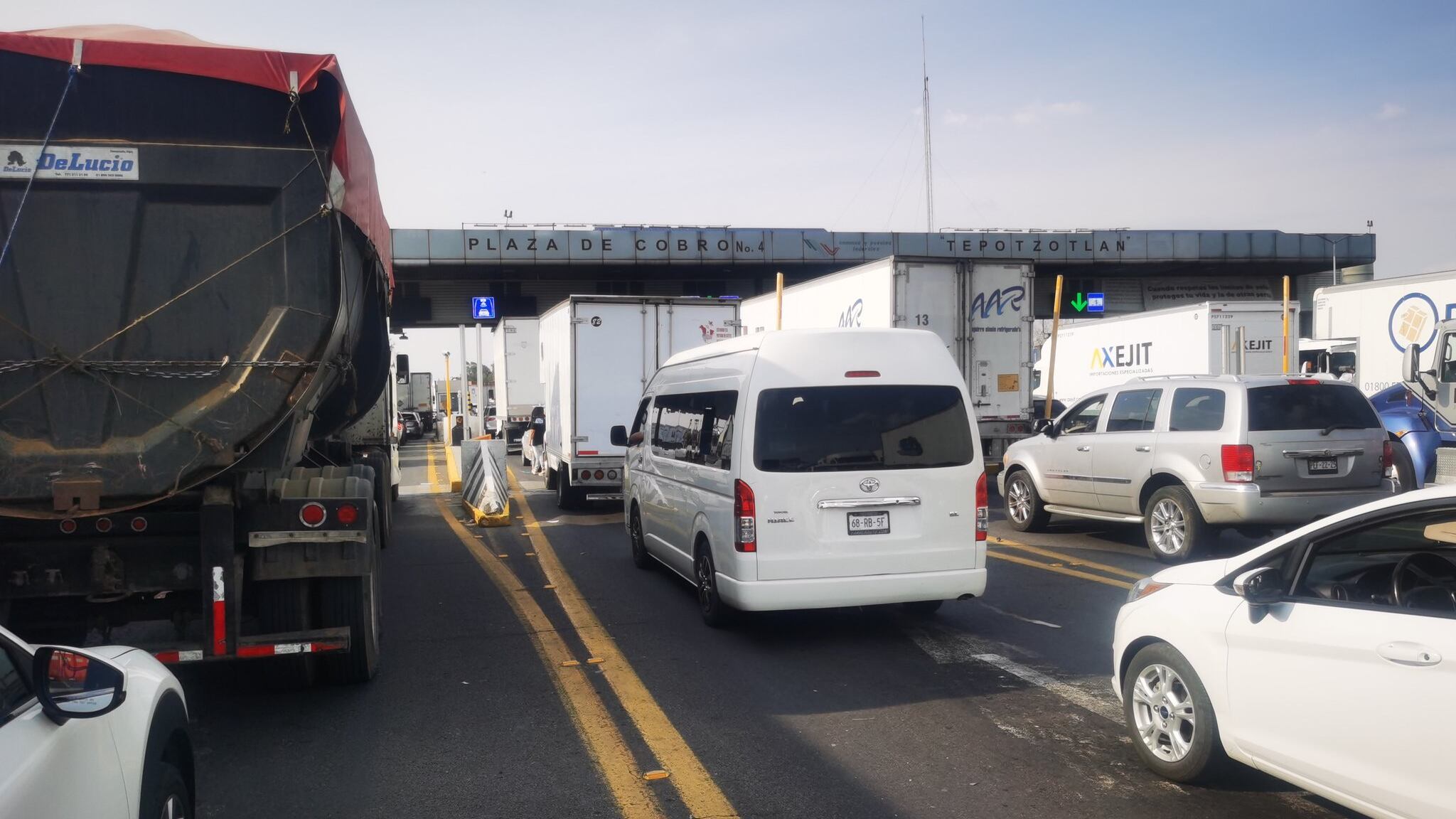 El bloqueo se ha prolongado durante horas sin presencia de las autoridades. (Especial)
