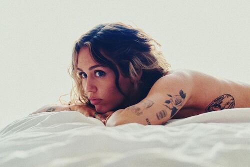 Las sorpresivas confesiones de Miley Cyrus en su nueva canción, Used to Be Young