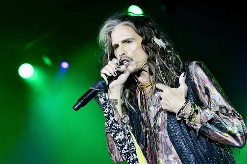 Steven Tyler de Aerosmith recae en la drogas y la banda se ve forzada a cancelar conciertos