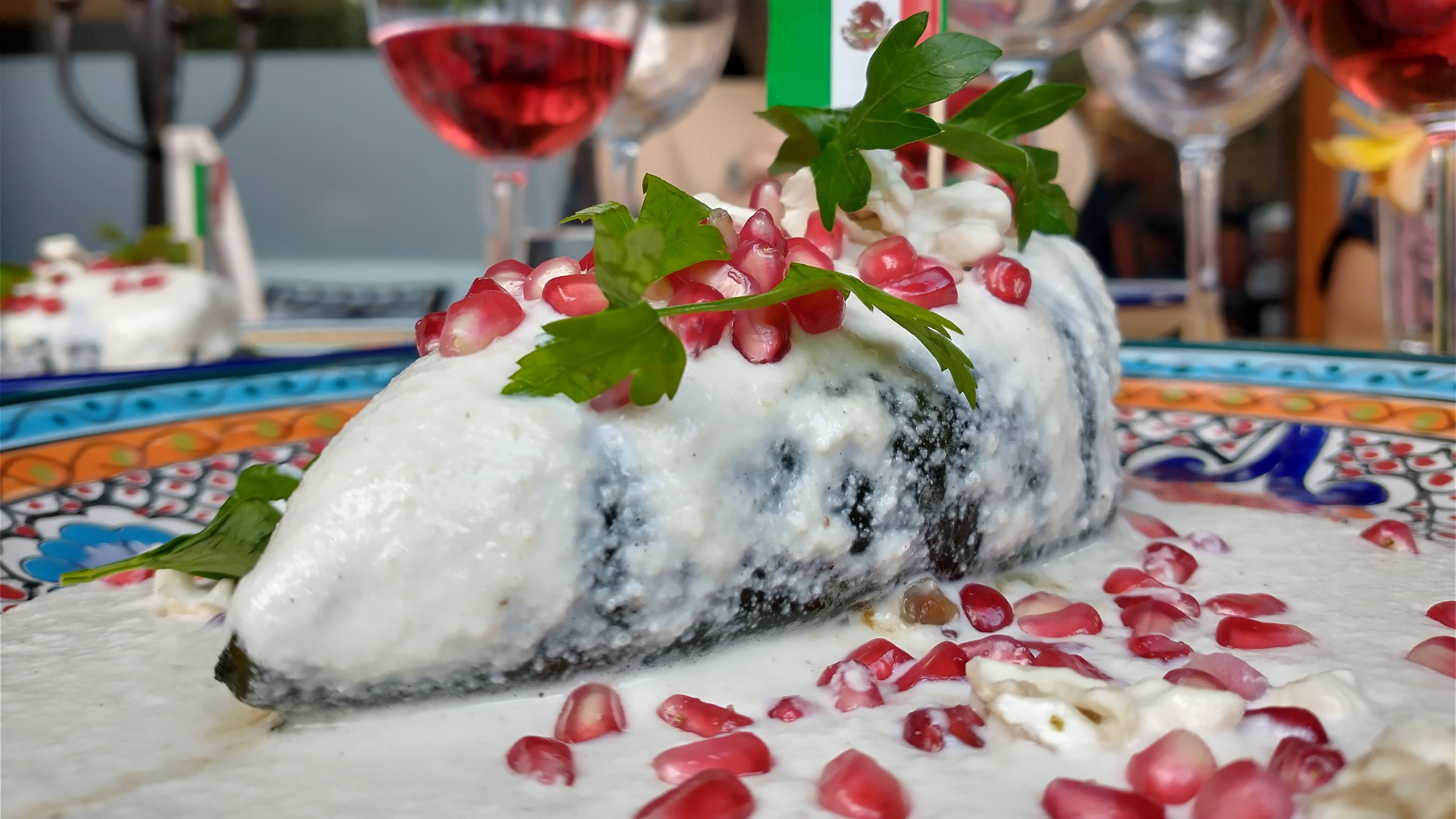 El chile en nogada es uno de los platillos más representativos y ricos de nuestra gastronomía, así que te decimos dónde degustarlo con la familia o amigos