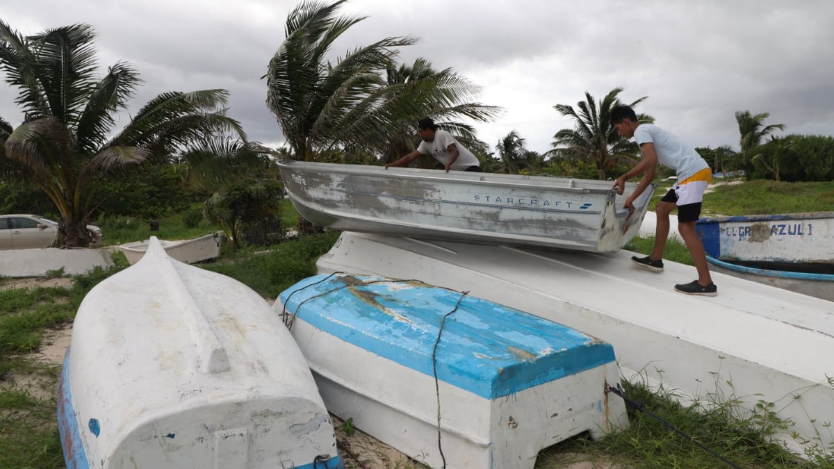 Huracán Milton se mantiene categoríaa 5 en la escala Saffir-Simpson al noroeste de Yucatán, con vientos máximos sostenidos de 285 kilómetros por hora. Milton ha sido catalogado por el Centro Nacional de Huracanes de Estados Unidos como un ciclón “extremadamente peligroso”.
