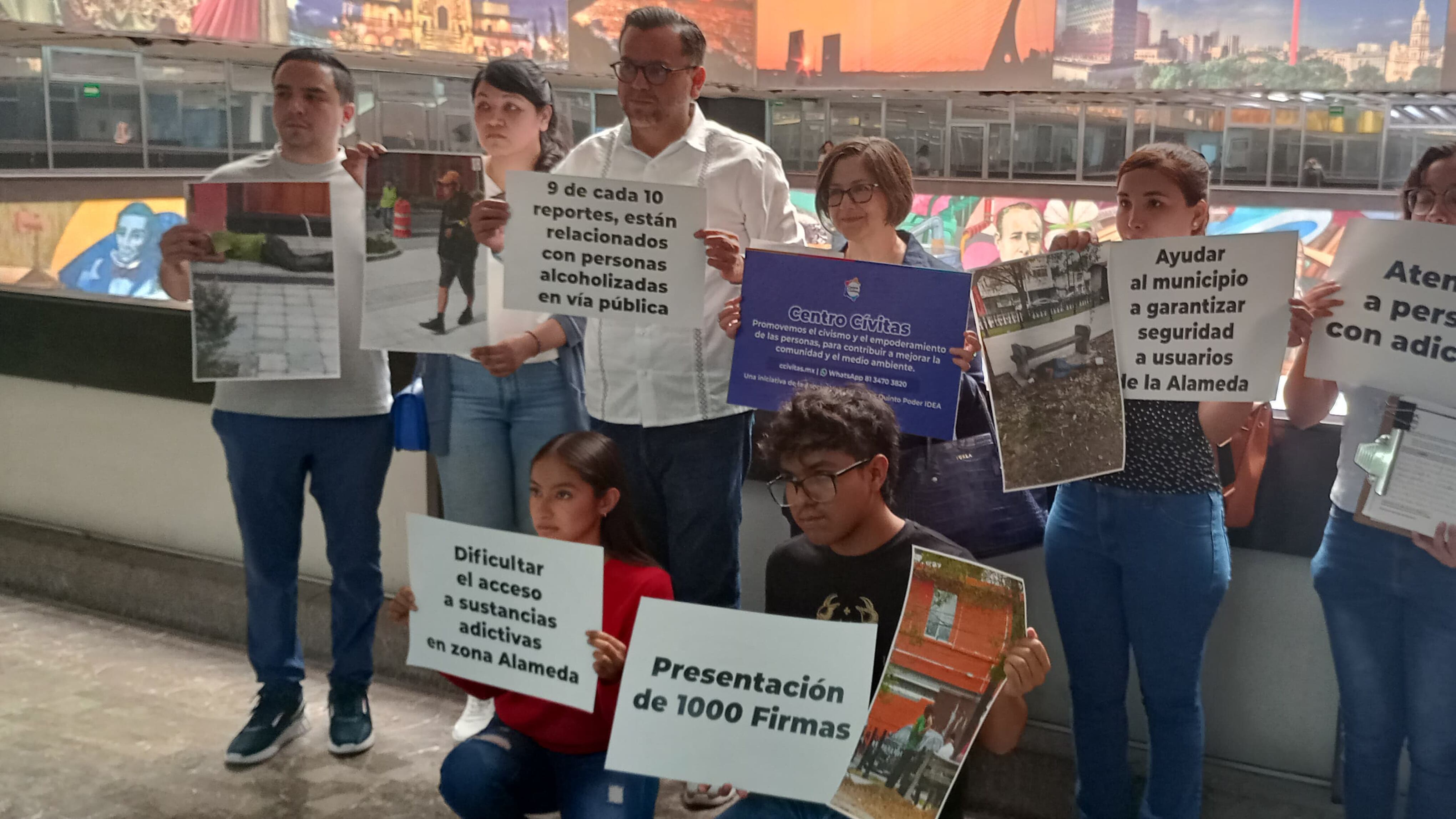 Vecinos de la Alameda, directivos de Cívitas y estudiantes presentaron el documento en el Palacio Municipal.