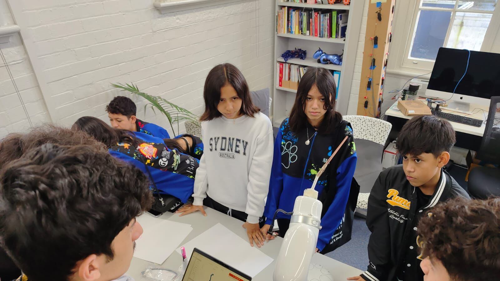 Triunfan estudiantes leoneses en Australia.