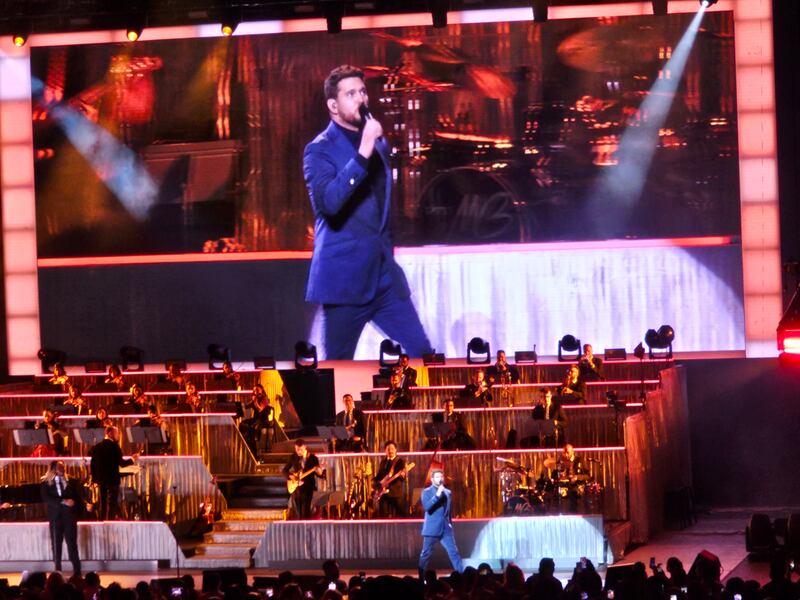 El cantante sorteó algunos problemas durante el concierto.