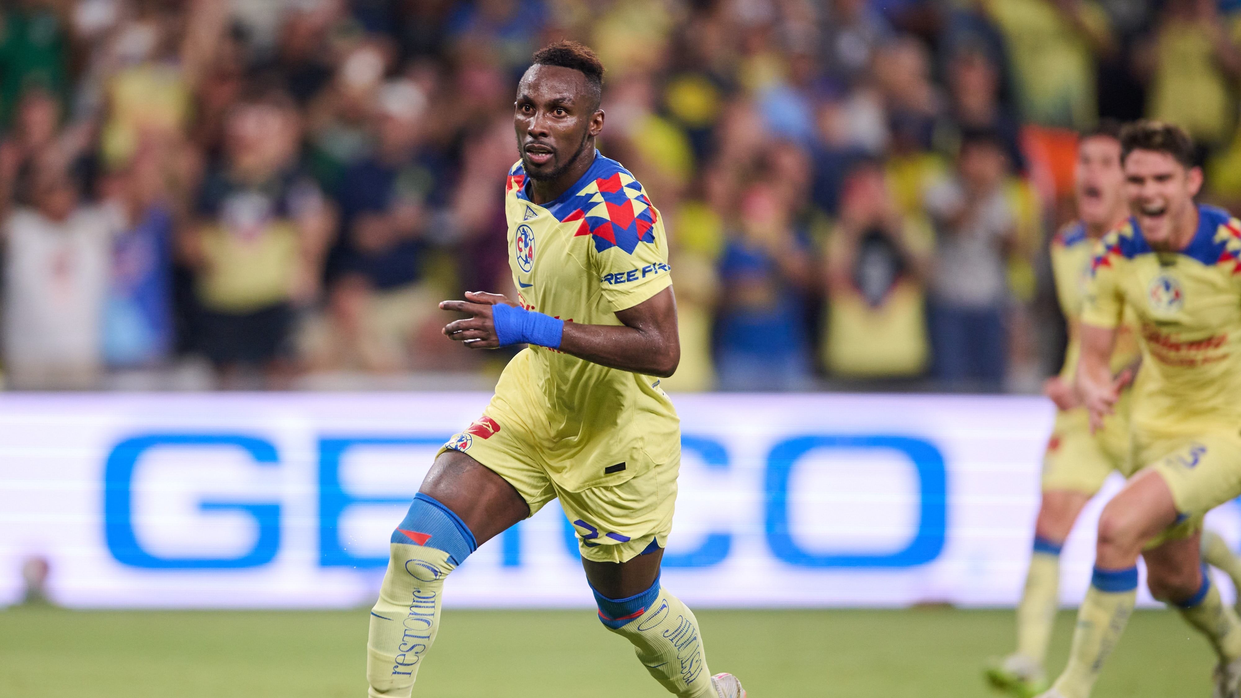 Julián Quiñones aseguró que América va por los tres puntos.