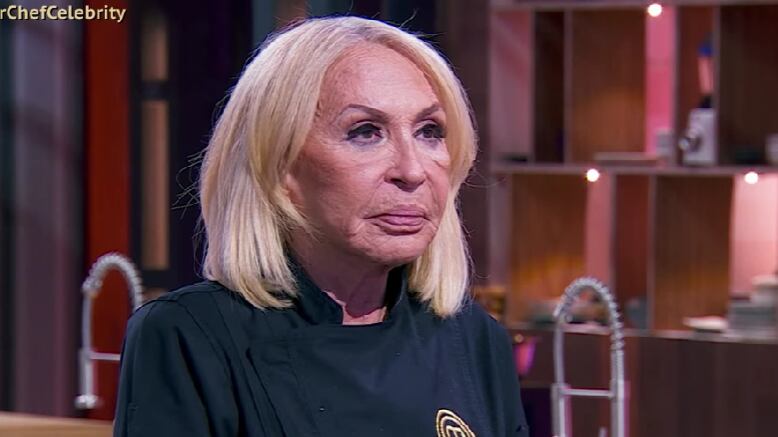 Laura Bozzo se luce en Masterchef Celebrity México.
