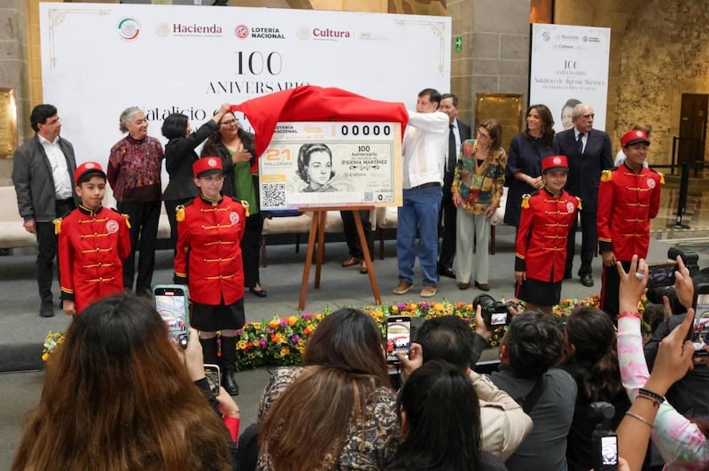 Lotería Nacional rinden homenaje a Ifigenia Martínez en el Centenario de su natalicio