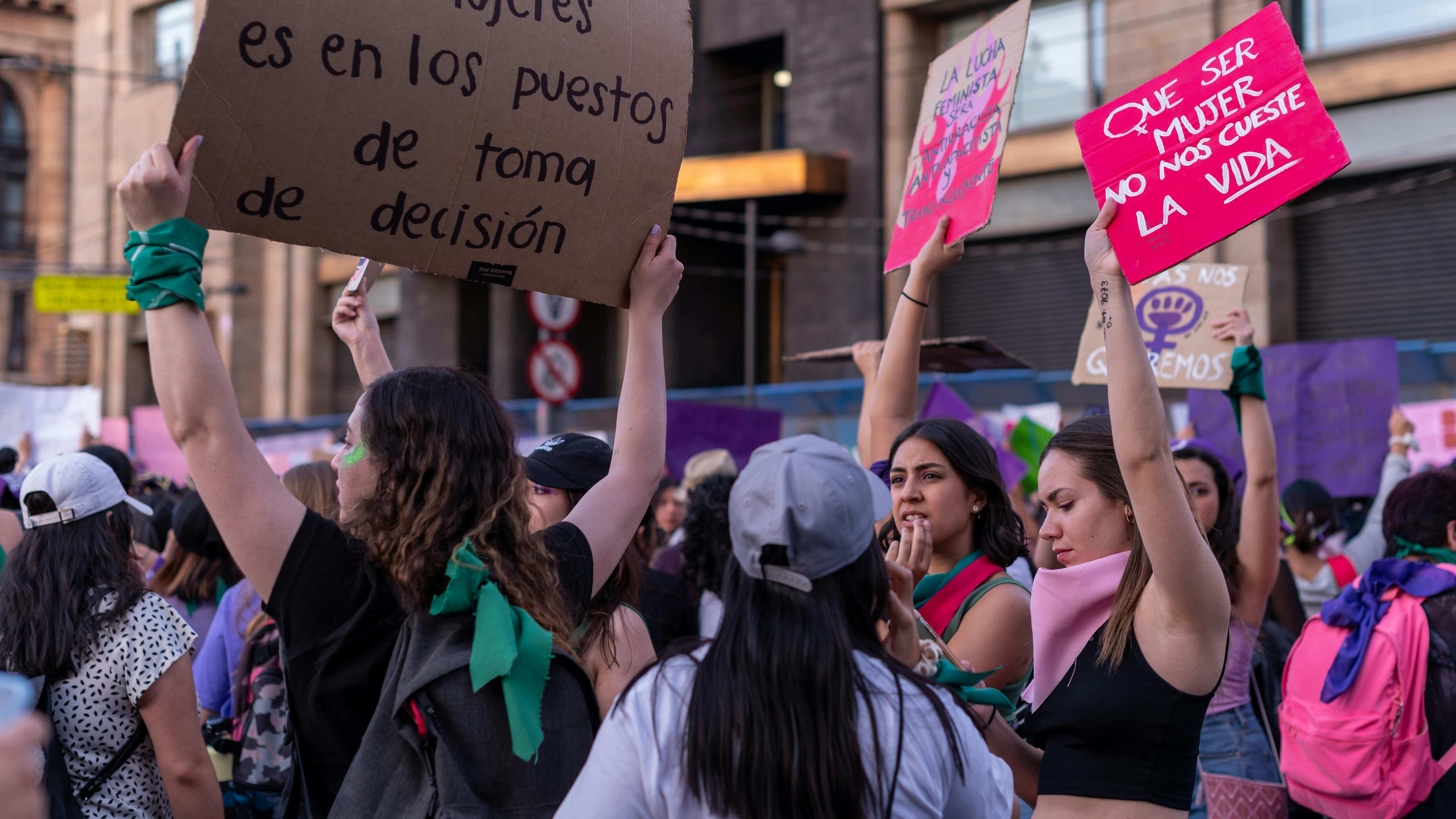 Celebrar los logros históricos y sensibilizar sobre los prejuicios que aquejan a las mujeres, son algunos de los actos que puedes hacer este día