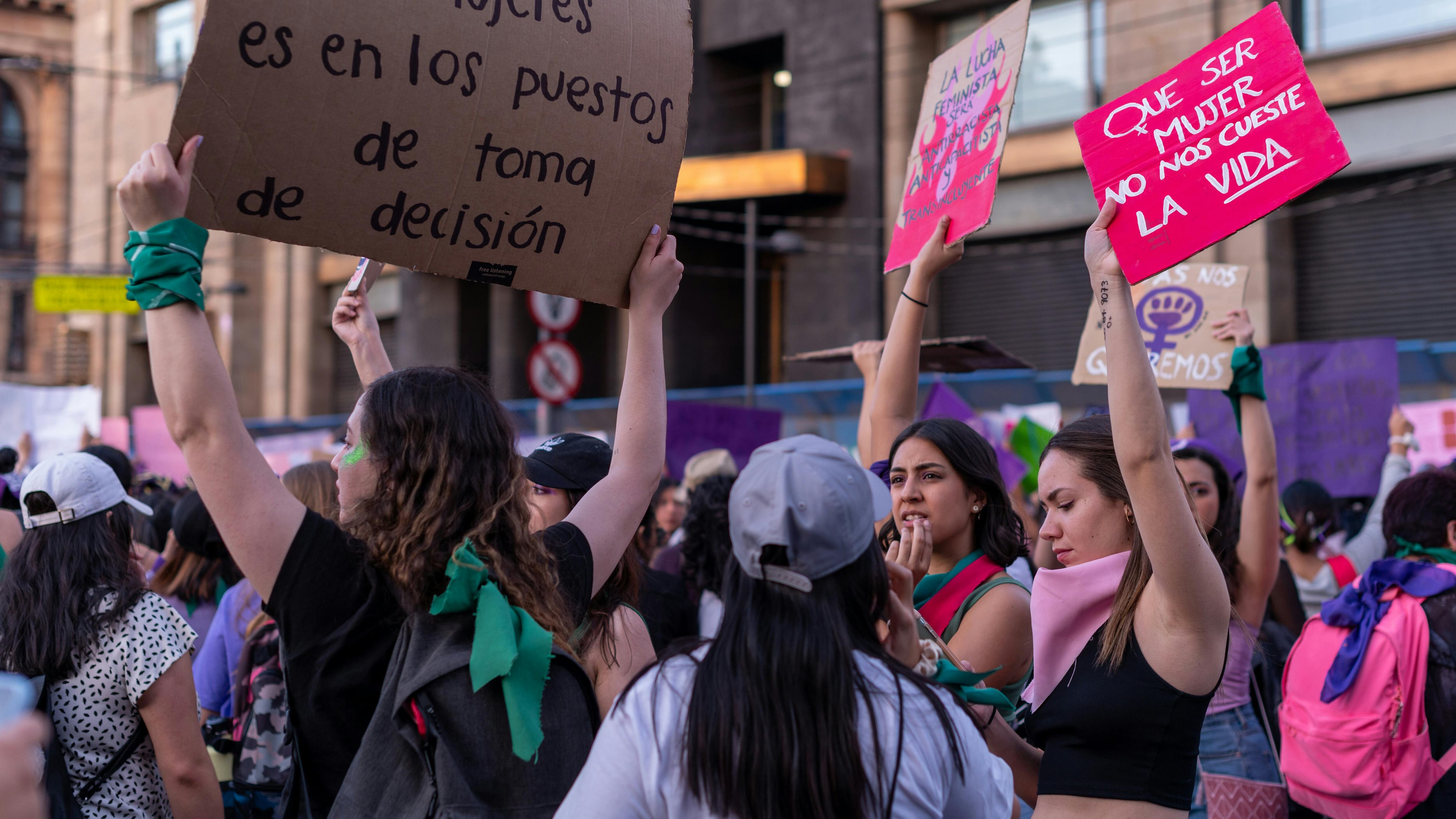Celebrar los logros históricos y sensibilizar sobre los prejuicios que aquejan a las mujeres, son algunos de los actos que puedes hacer este día