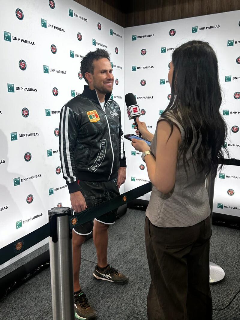 Reyes-Varela avanza a segunda ronda en Roland Garros 2025.