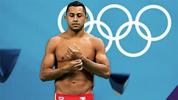 El clavadista mexicano venderá su auto.