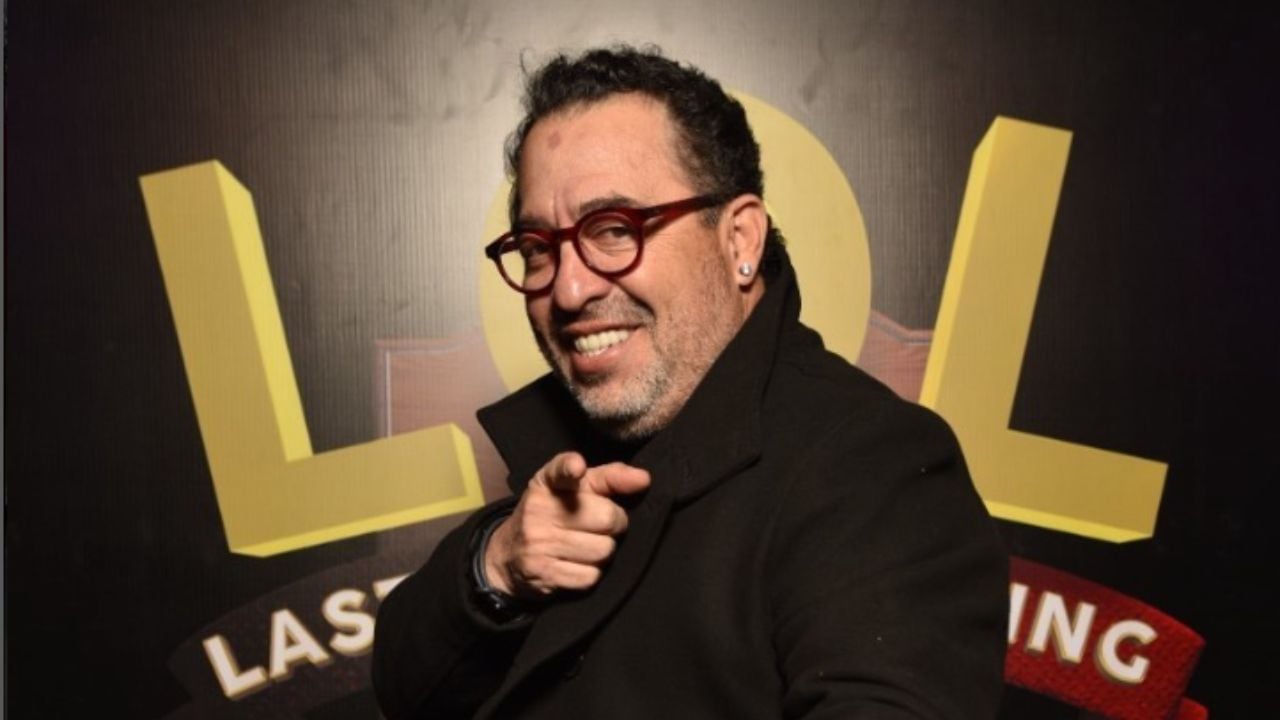 ‘El Borrego’ Nava se quita la ropa en pleno show