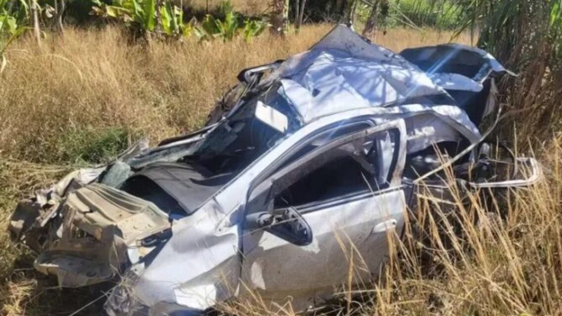 Pareja tenía relaciones en un auto y cayeron a un acantalido