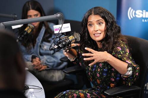 Revelan fotos que prueban acoso sexual de Oliver Stone a Salma Hayek