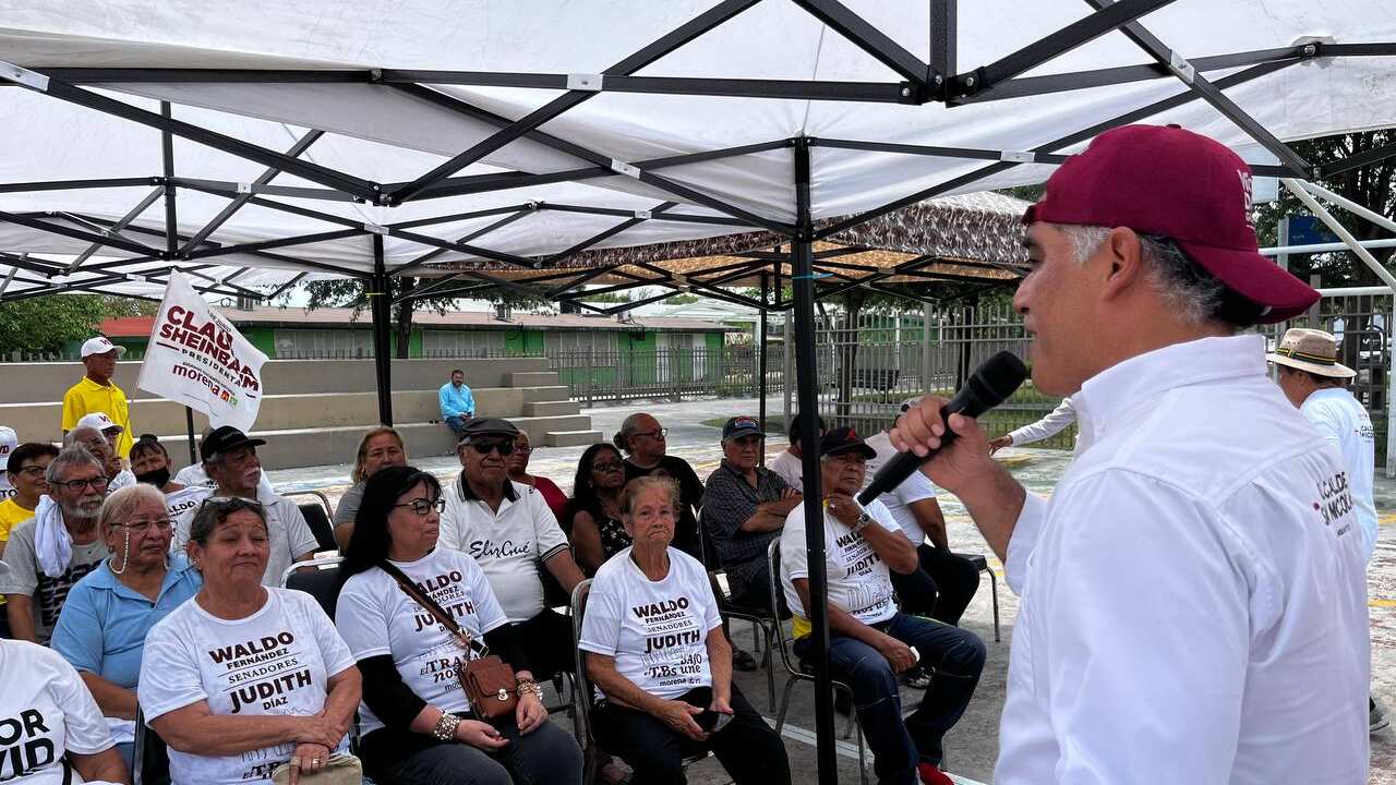 Guerrero hizo un recorrido de campaña por la colonia Azteca, de San Nicolás.