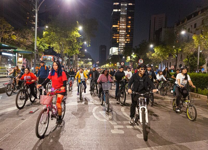 Paseo Nocturno Día de muertos