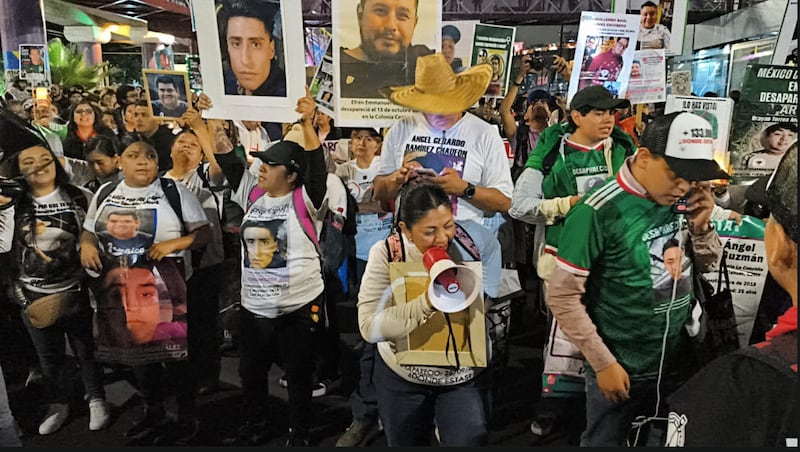 Colectivos marchas en: Iluminemos la búsqueda (Foto: @CentroProdh)
