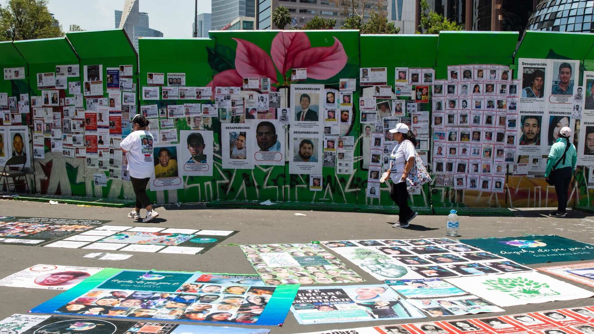 Colectivos que buscan a sus familiares desaparecidos se concentraron en la Glorieta de las y los Desaparecidos para expresar su preocupación ante la ola de este fenómeno de violencia.