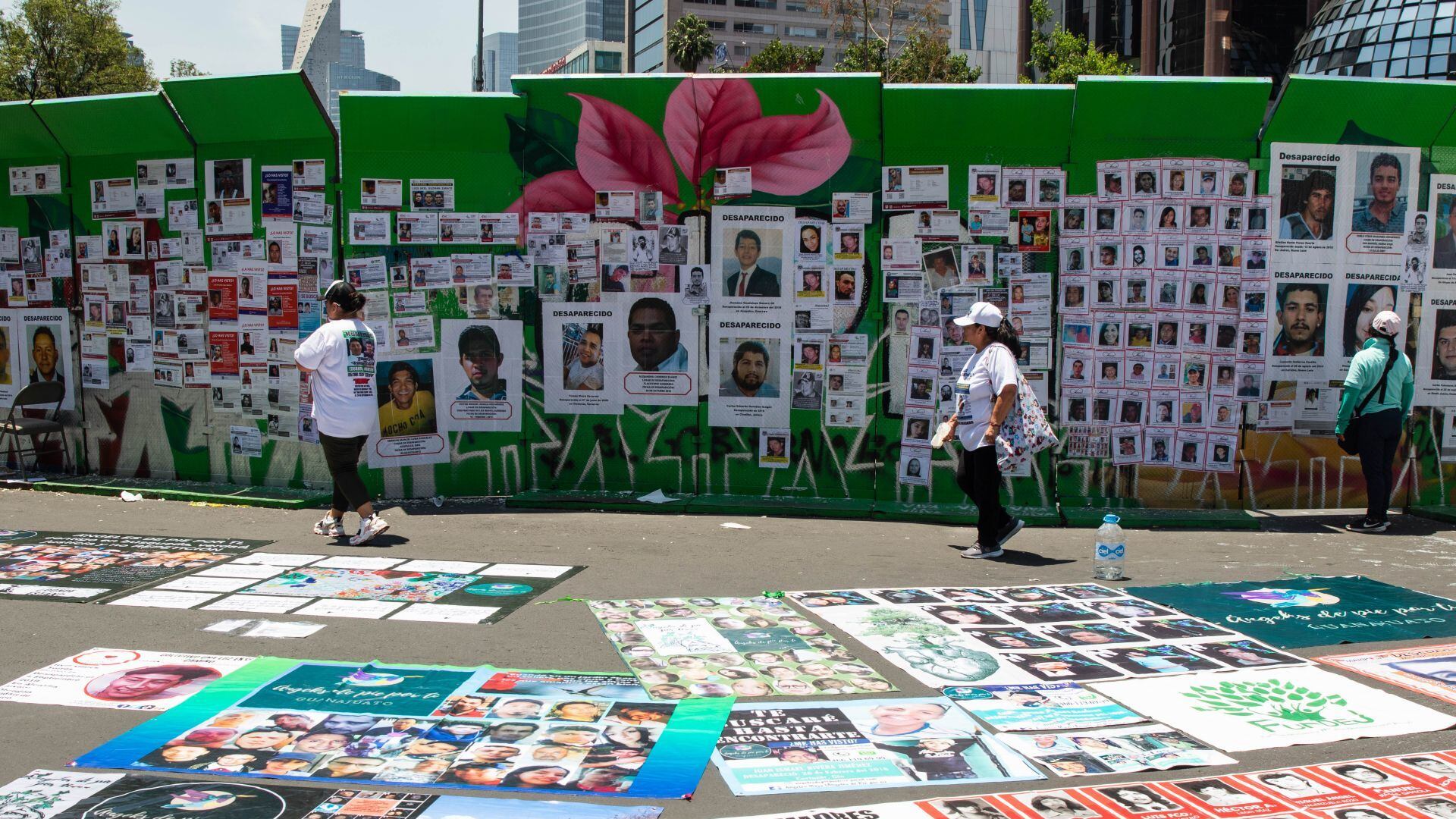 Colectivos que buscan a sus familiares desaparecidos se concentraron en la Glorieta de las y los Desaparecidos para expresar su preocupación ante la ola de este fenómeno de violencia.