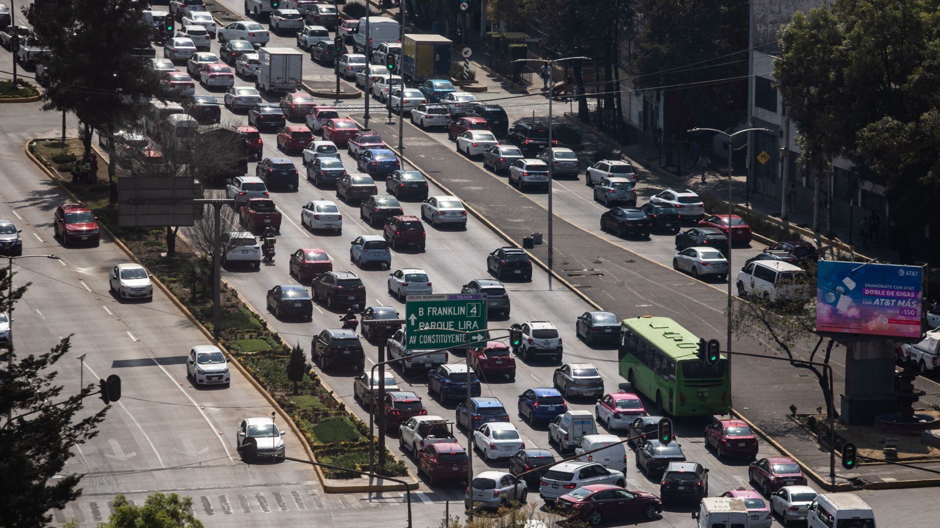 ¿Qué vehículos no circulan el 1 de mayo de 2024 por contingencia ambiental?