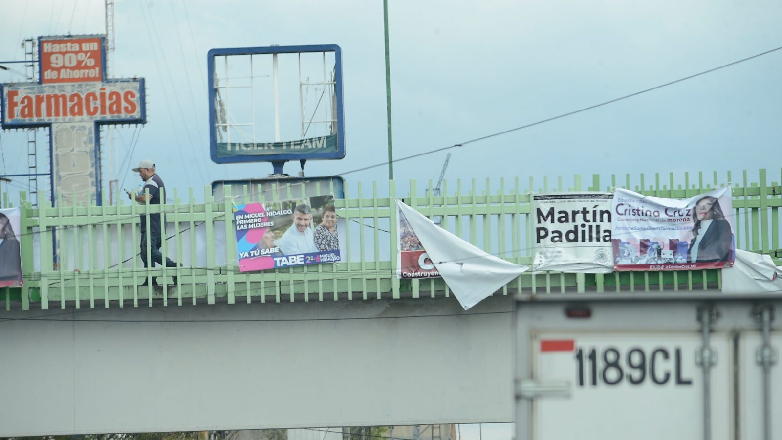 La propaganda preelectoral invade todos los espacios.