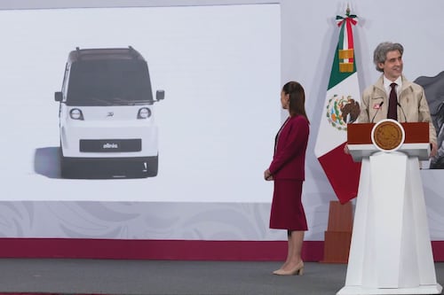 Olinia: Sheinbaum revela primeras imágenes del auto eléctrico mexicano que costará menos que una moto
