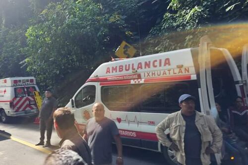 Veracruz: Grave caída de autobús a un barranco de más de 100 metros, en Coscomatepec