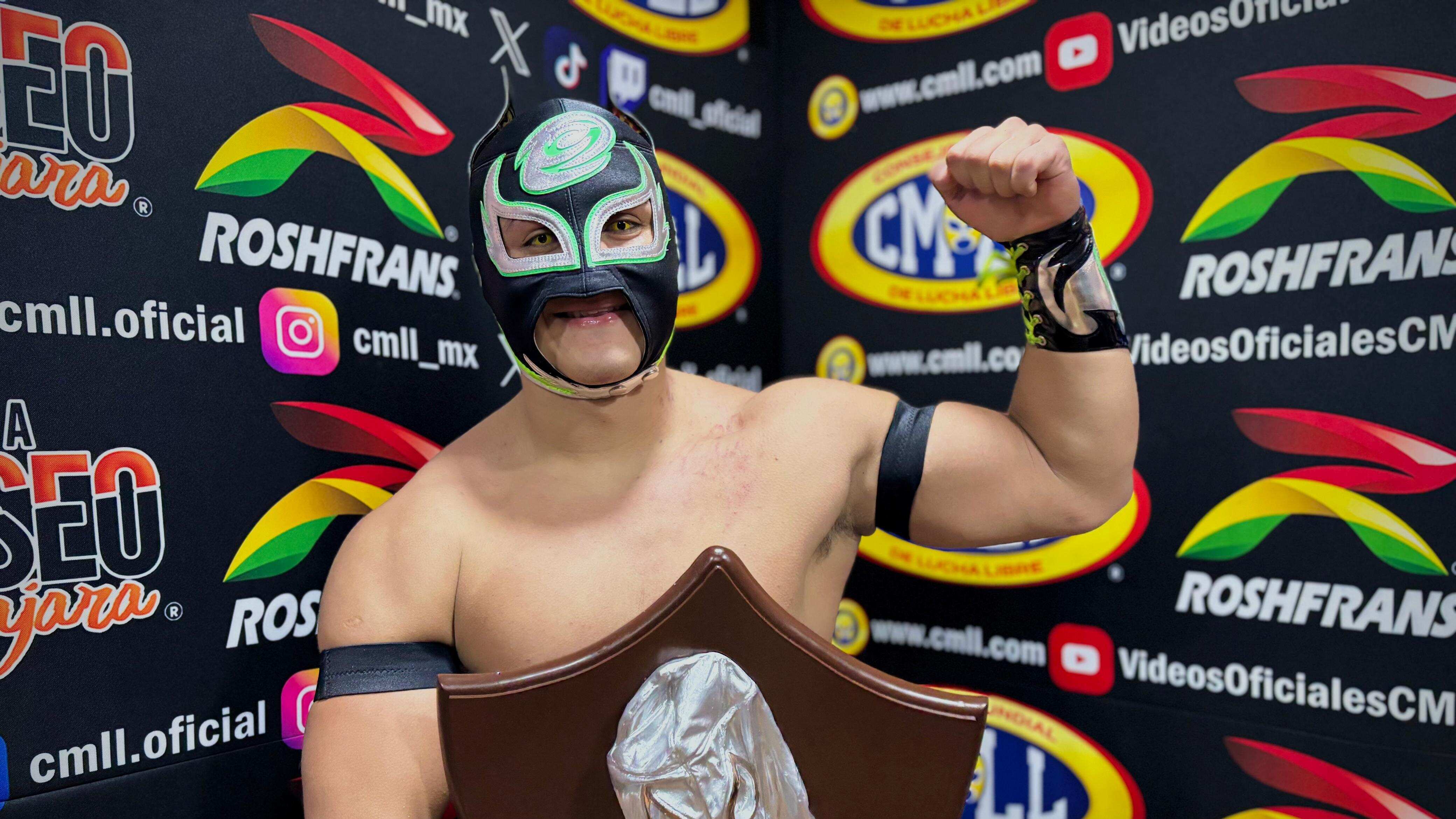 Neón triunfa en la Arena México