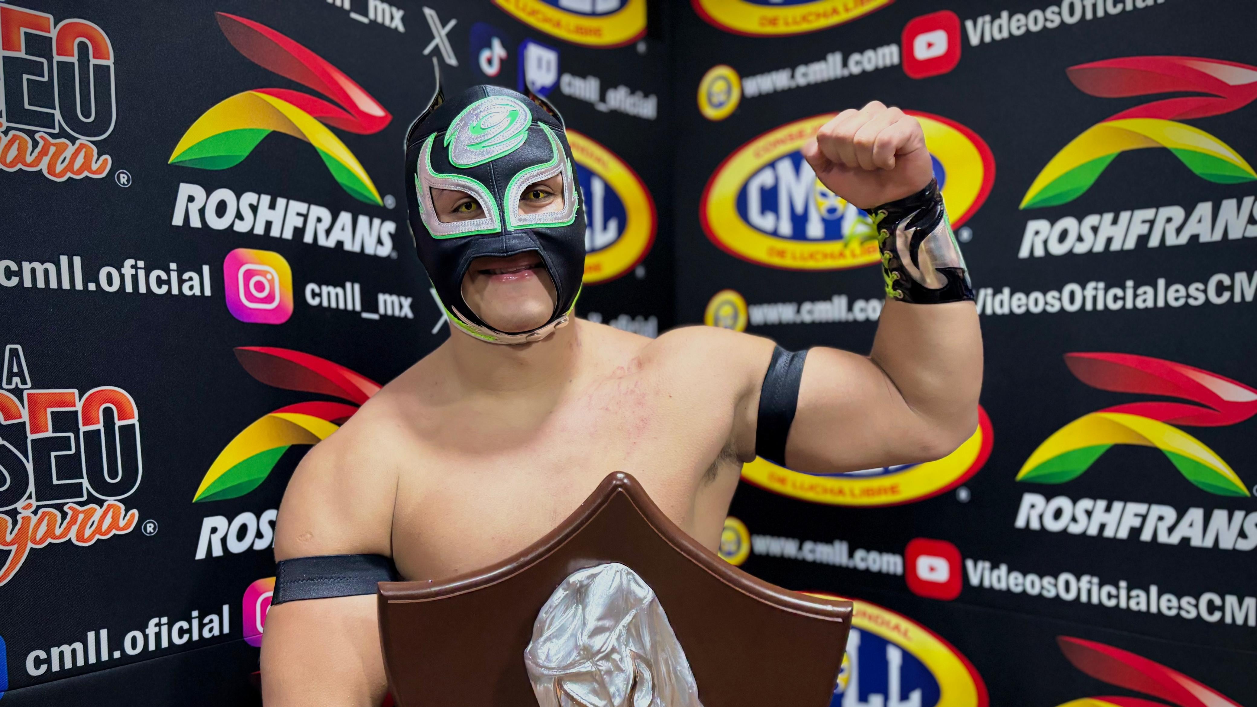 Neón triunfa en la Arena México