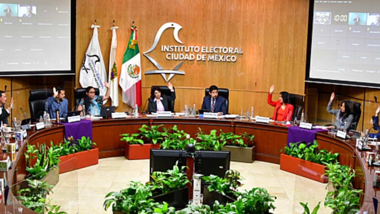 Sesión plenaria del IECM.