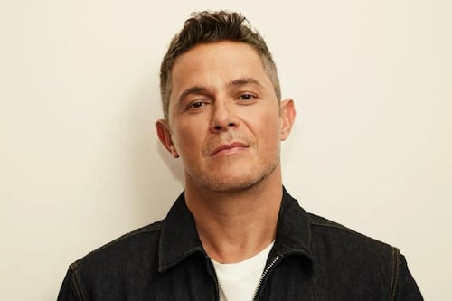 Alejandro Sanz reaparece con el estreno de “El vino de tu boca”