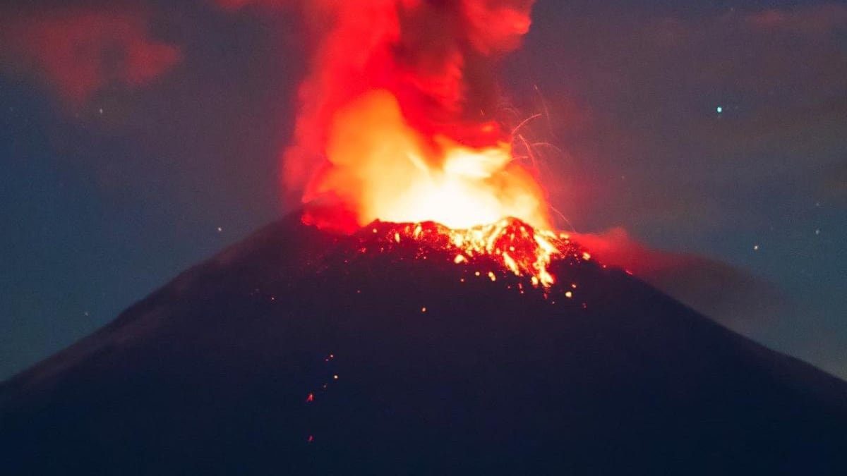 Aumenta actividad volcánica del Popocatépetl la madrugada del 27 de mayo.