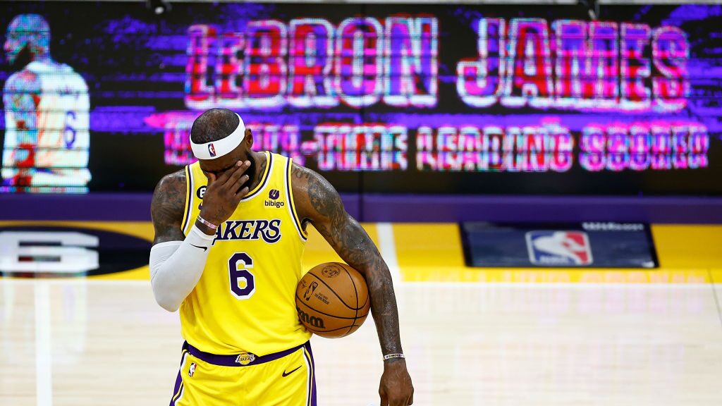 LeBron James va por los 40 mil puntos.