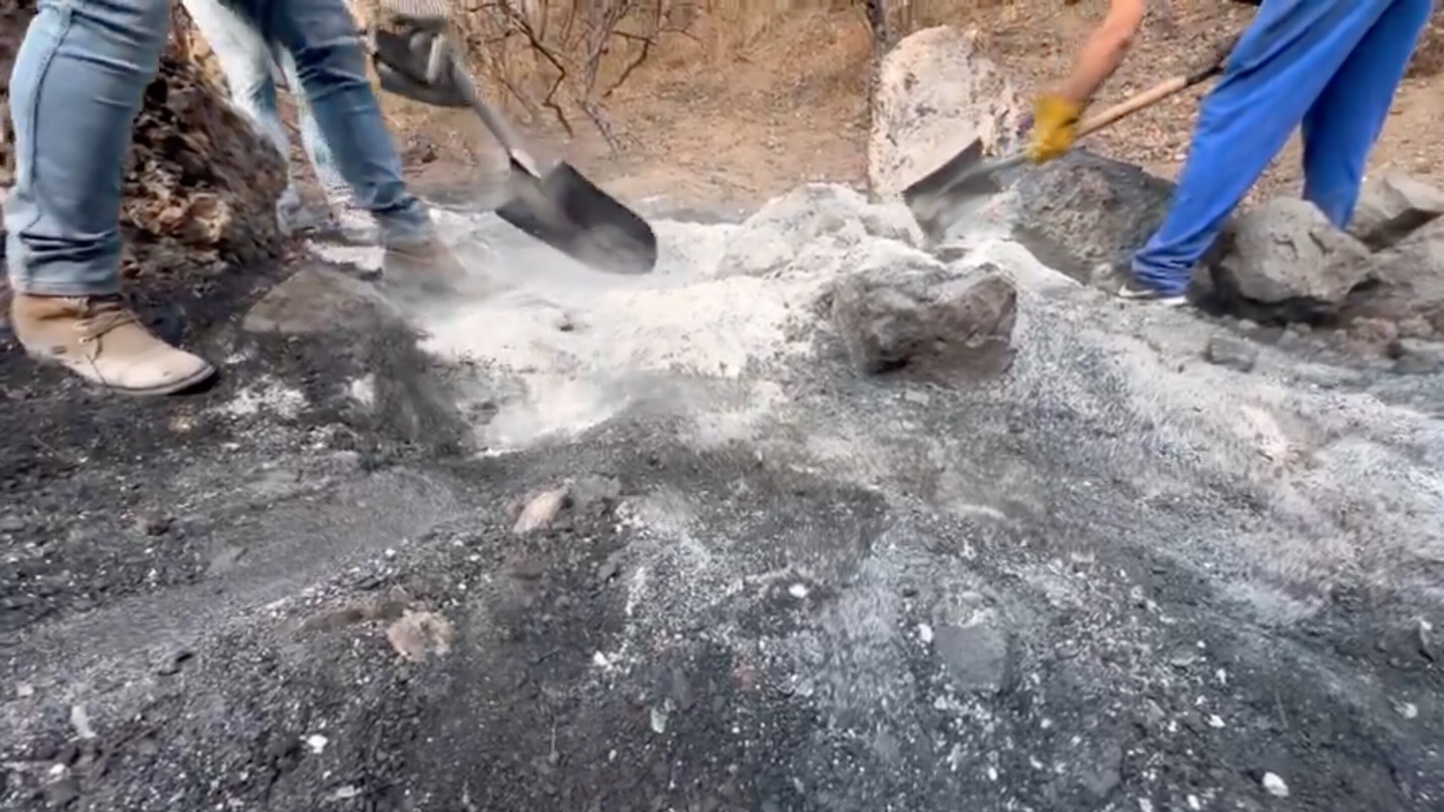 Hallaron restos, ropa de mujer y pertenencias de menores. (Especial)