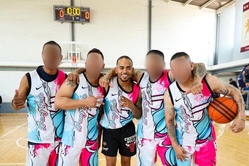 Ozuna visita reclusorio de la CDMX, convive con los presos y fomenta el deporte